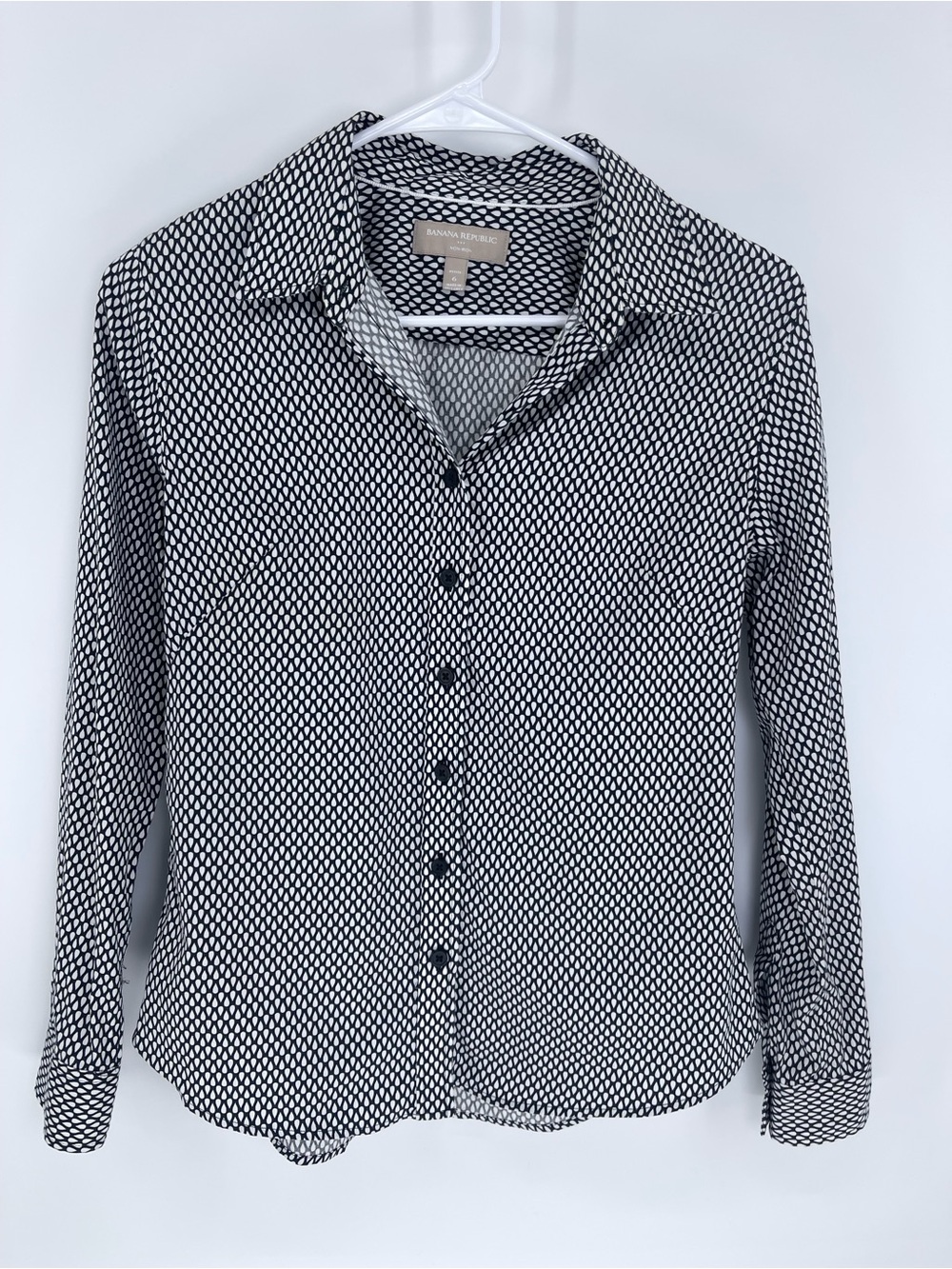 Banana Republic Black & White Geometric Button-Down Shirt